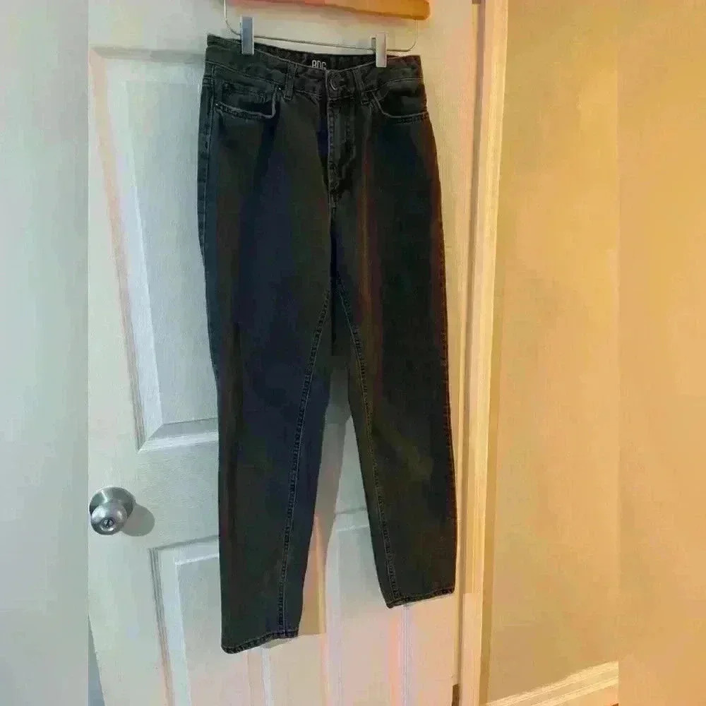 BDG Urban Outfitters black mom jeans straight  leg denim high waist sz 26 - Picture 2 of 9